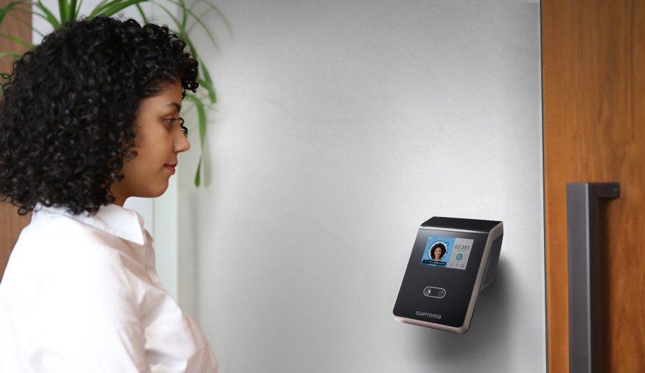 Система учета рабочего времени по распознаванию лиц и карте на базе терминала ZKTeco на 1 дверь Система учета рабочего времени по распознаванию лиц и карте на базе терминала ZKTeco на 1 дверь