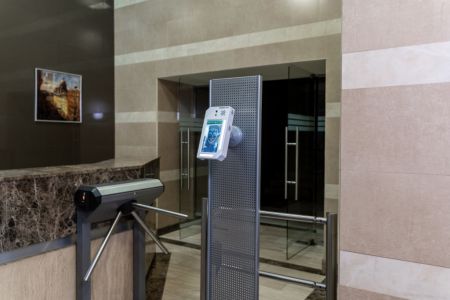 Система учета рабочего времени по распознаванию лиц и карте на базе контроллера PERCo на 1 точку доступа через турникет