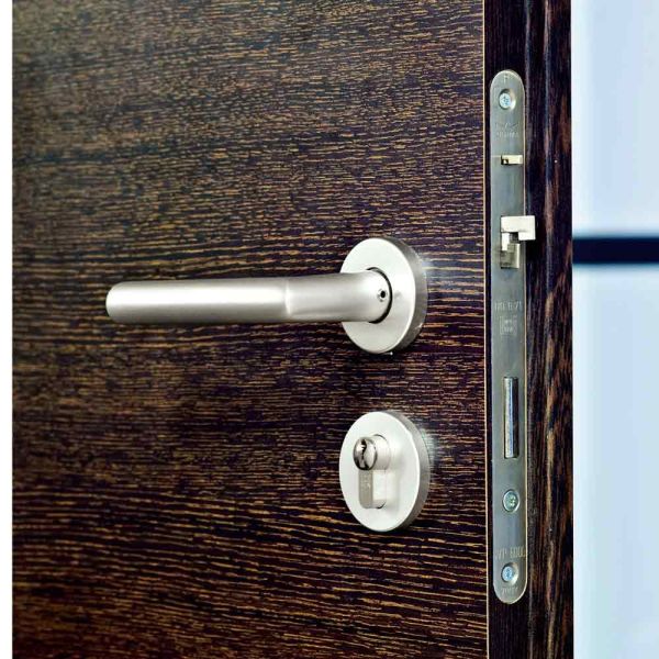 Электромеханический замок dormakaba SVP 6247 антипаника, дверь без притвора, лицевая планка 235х24