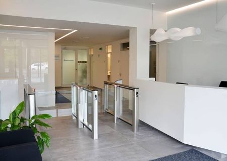 Турникет PERCo-ST-01 "Скоростной проход" с распашными створками увеличенной высоты PERCo-ATG-300H (ширина створки 300 мм, высота 1300 мм)