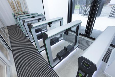 Распашной двухпроходной турникет Magnetic mWing с закаленными створками 900 мм