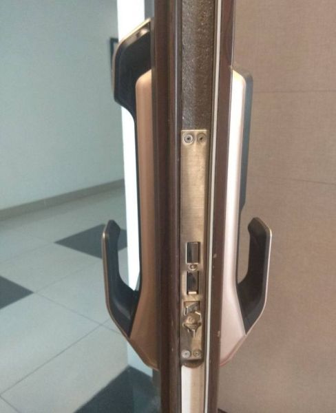 Электронный замок биометрический Samsung SHP-DP728AK/VK с bluetooth (одноригельная врезная часть)