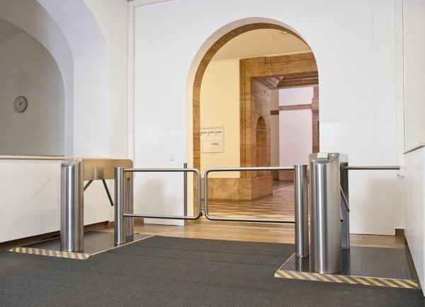 Турникет-трипод трехштанговый dormakaba Kerberos TPB-E02, механизм Тип 2