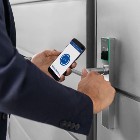 Электронный замок dormakaba c-lever pro (черный, узкий, offline, 72 мм, левый, ручки HA, шток 8 мм)