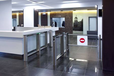 Турникет PERCo-ST-01 "Скоростной проход" с распашными створками PERCo-ATG-425 (ширина створки 425 мм)