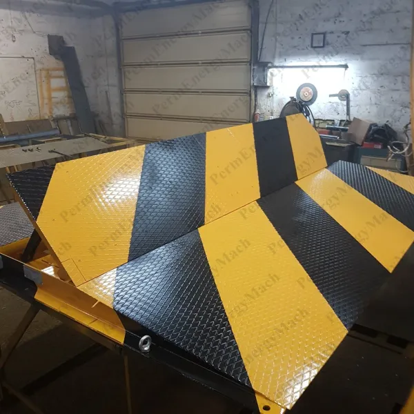 Дорожный блокиратор Скат-2400У электромеханический, накладной, с пандусами