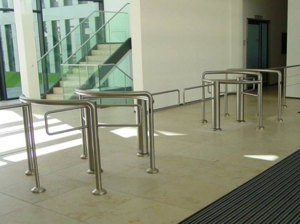 Роторный полуростовой турникет Gotschlich Gyro Holm