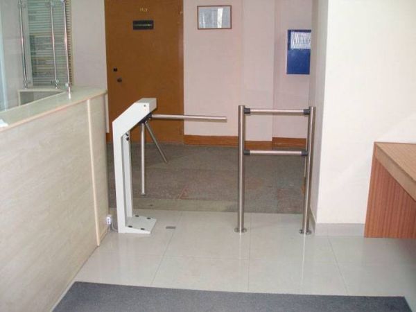 Турникет-трипод PERCo-T-5 из окрашенной стали (с планками Антипаника)