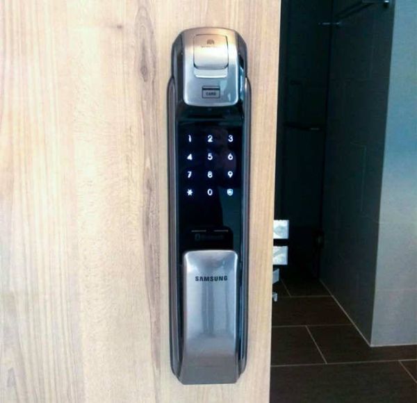 Электронный замок биометрический Samsung SHP-DP728AK/VK с bluetooth (двухригельная врезная часть)