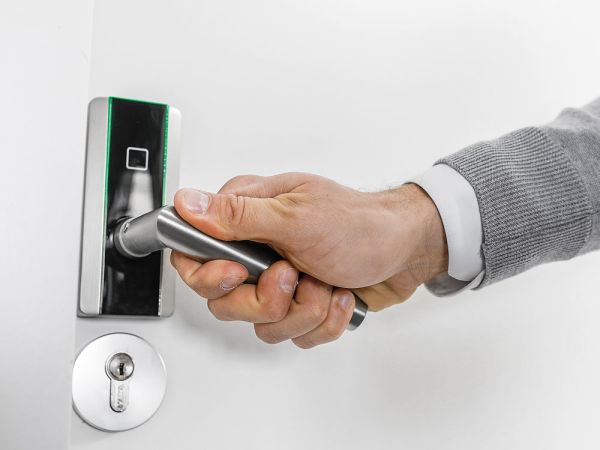 Электронный замок dormakaba c-lever compact