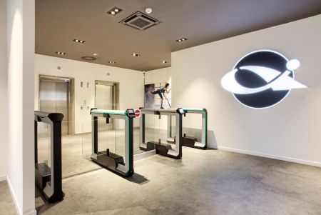 Распашной турникет Magnetic mWing с закаленными створками 900 мм