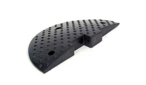 Искусственная дорожная неровность ИДН-500-2 с усиленным креплением (концевой элемент) Искусственная дорожная неровность ИДН-500-2 с усиленным креплением (концевой элемент)