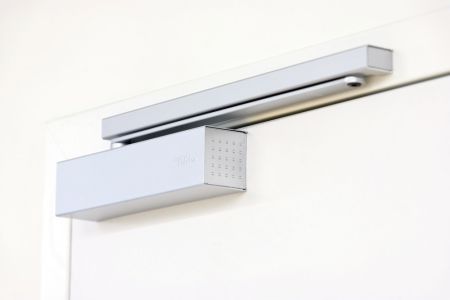 Доводчик дверной dormakaba TS93 B BC+DC EN 2-5, серый, по технологии Cam Action