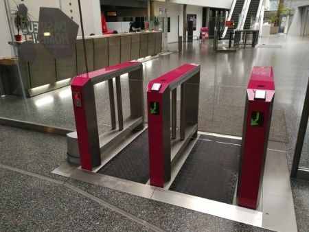 Распашной двухпроходной турникет Gotschlich Axioma DF VIP 1025H со сканером штрих-кода