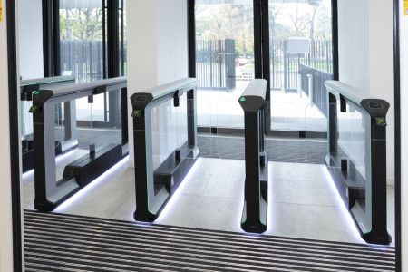 Распашной турникет Magnetic mWing с закаленными створками 900 мм