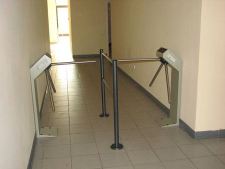 Турникет-трипод PERCo-TTR-04.1G из окрашенной стали, темно-серый (с планками Антипаника) Турникет-трипод PERCo-TTR-04.1G из окрашенной стали, темно-серый (с планками Антипаника)