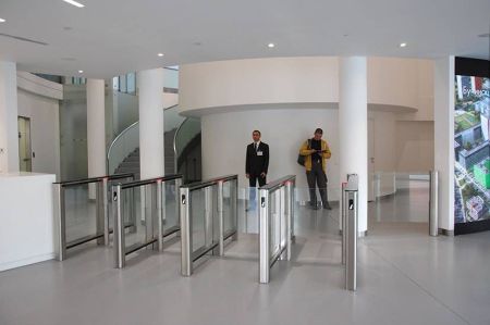 Ограждение PERCo BH06 из закаленного стекла шириной 1500 мм