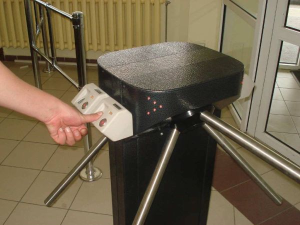 Турникет-трипод двухпроходной Ростов-Дон РД Т283М1-У уличный из окрашенной стали (без планок)