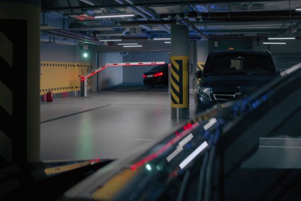 Шлагбаум автоматический PERCo GS04 со складной прямоугольной стрелой 3 м и встроенной системой обогрева