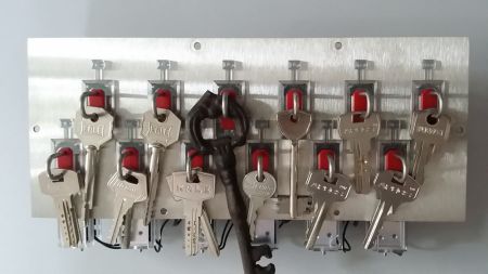 Модуль электронной ключницы KeyGuard на 12 ячеек KGRD-0012 (12 брелоков в комплекте)