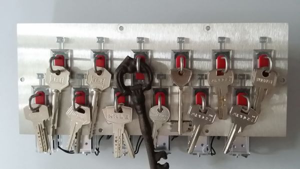 Модуль электронной ключницы KeyGuard на 12 ячеек KGRD-0012 (12 брелоков в комплекте)