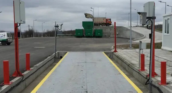 Радиационный монитор Атомтех СРК-АТ2327 с 4-мя блоками БДКГ-19, транспортный