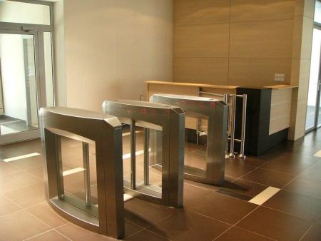 Центральный модуль распашного турникета Gotschlich Selection DF (550мм, высота 1052мм) (6SEL2DC) Центральный модуль распашного турникета Gotschlich Selection DF (550мм, высота 1052мм) (6SEL2DC)