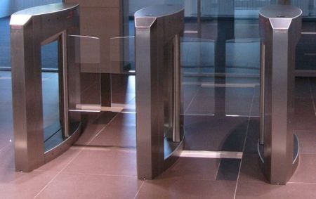 Центральный модуль распашного турникета Gotschlich Selection DF (550мм, высота 1052мм) (6SEL2DC) Центральный модуль распашного турникета Gotschlich Selection DF (550мм, высота 1052мм) (6SEL2DC)