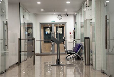 Турникет-трипод PERCo-TTR-04.1G из окрашенной стали, темно-серый (с планками)