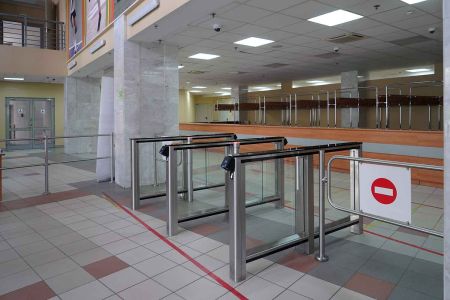 Турникет распашной двухпроходной PERCo ST-11M «Скоростной проход» со считывателями, крышками из искусственного камня и створками 300 мм