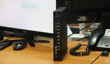 PoE-коммутатор Ubiquiti EdgeSwitch 8 150W