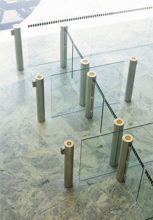 Роторный турникет Gunnebo GlasStile S со створкой Роторный турникет Gunnebo GlasStile S со створкой